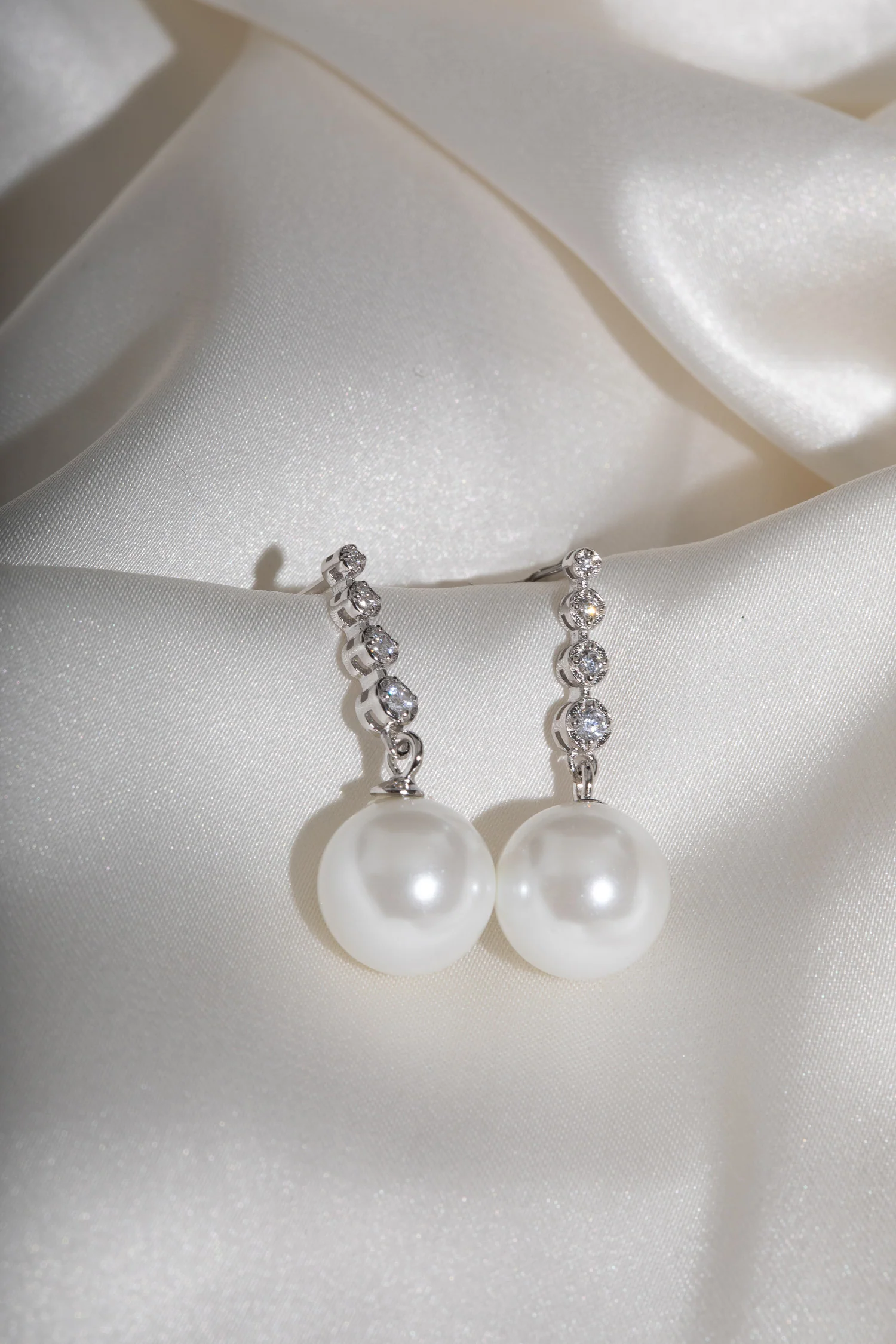 Alma Stud Earrings in Gold - Image 5