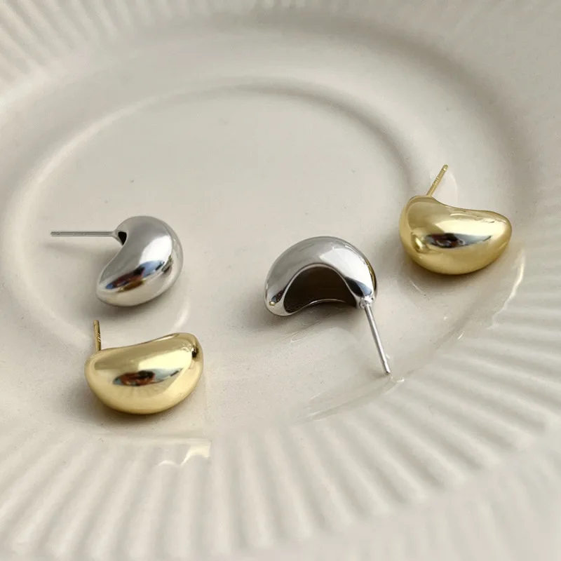 Tamara Stud Earrings in Gold - Image 3